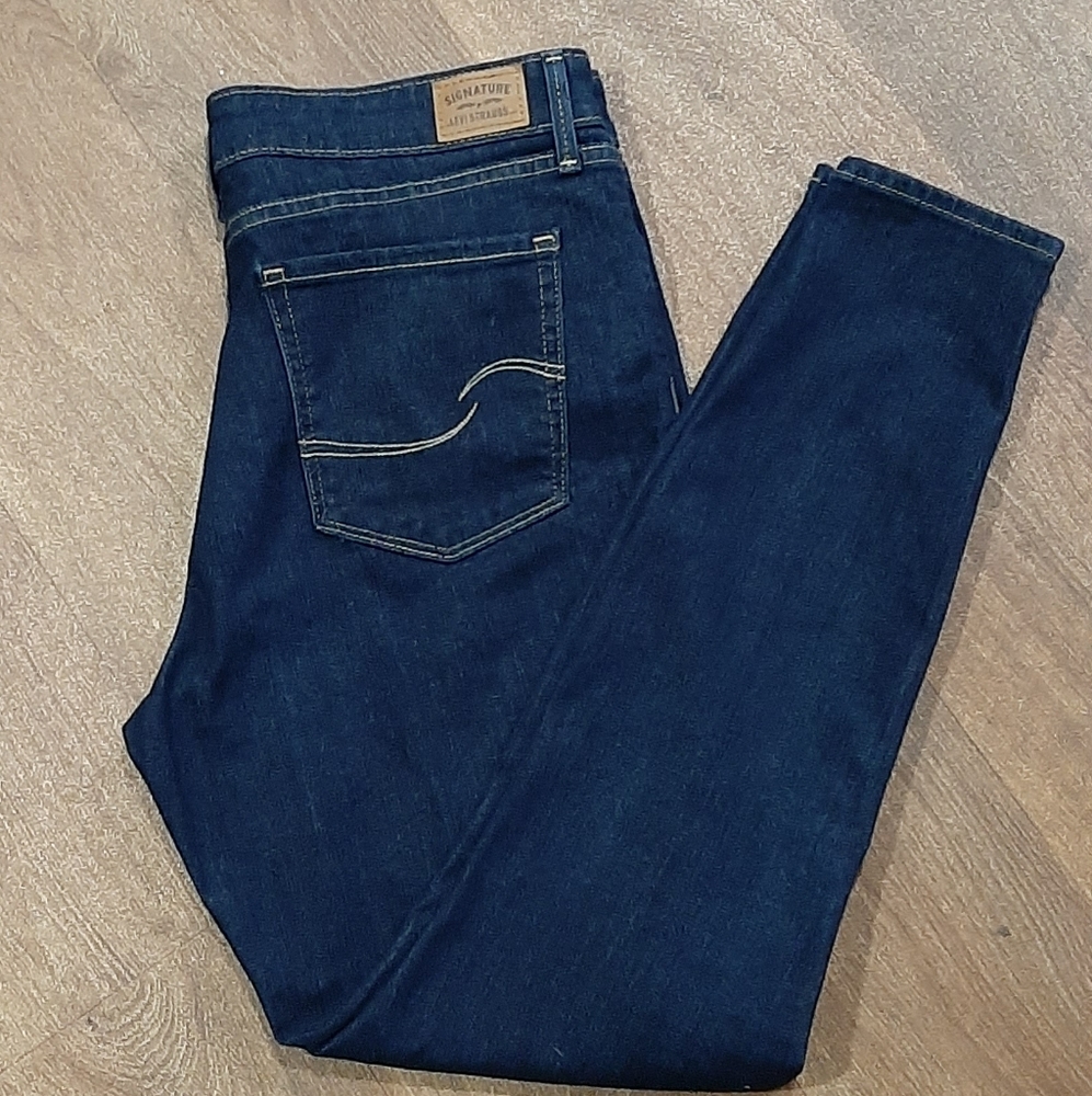 Signature Levi Strauss Womens Mid Rise Skinny Jeans Dark Wash 14M W32 L30